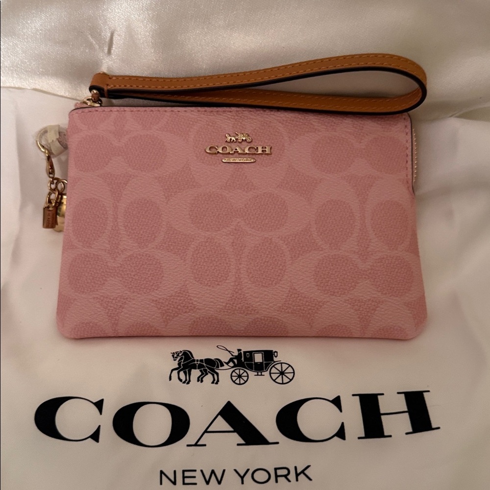 🩷NWT Pink Corner Zip Wristlet In Signature Canvas With Charm and Gold Hardware - Picture 3 of 8